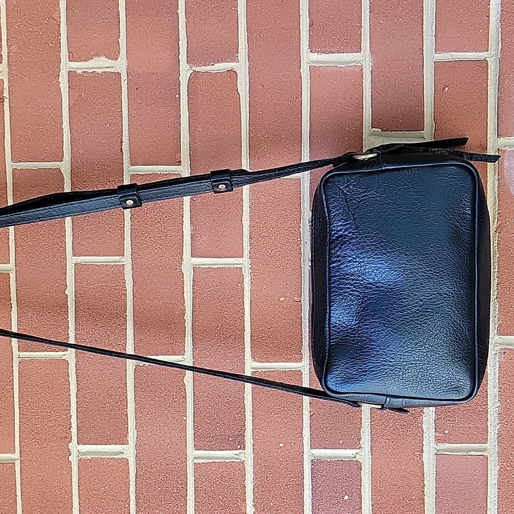 Portland Leather Crossbody Bag - Picture 3 of 13